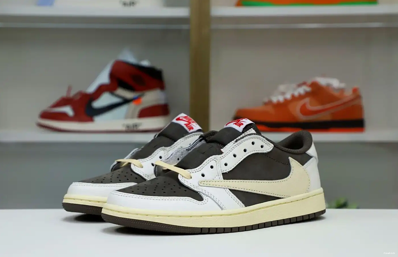 MOCHA REVERSE X 1 LOW JORDAN OG SCOTT TRAVIS AIR 0404